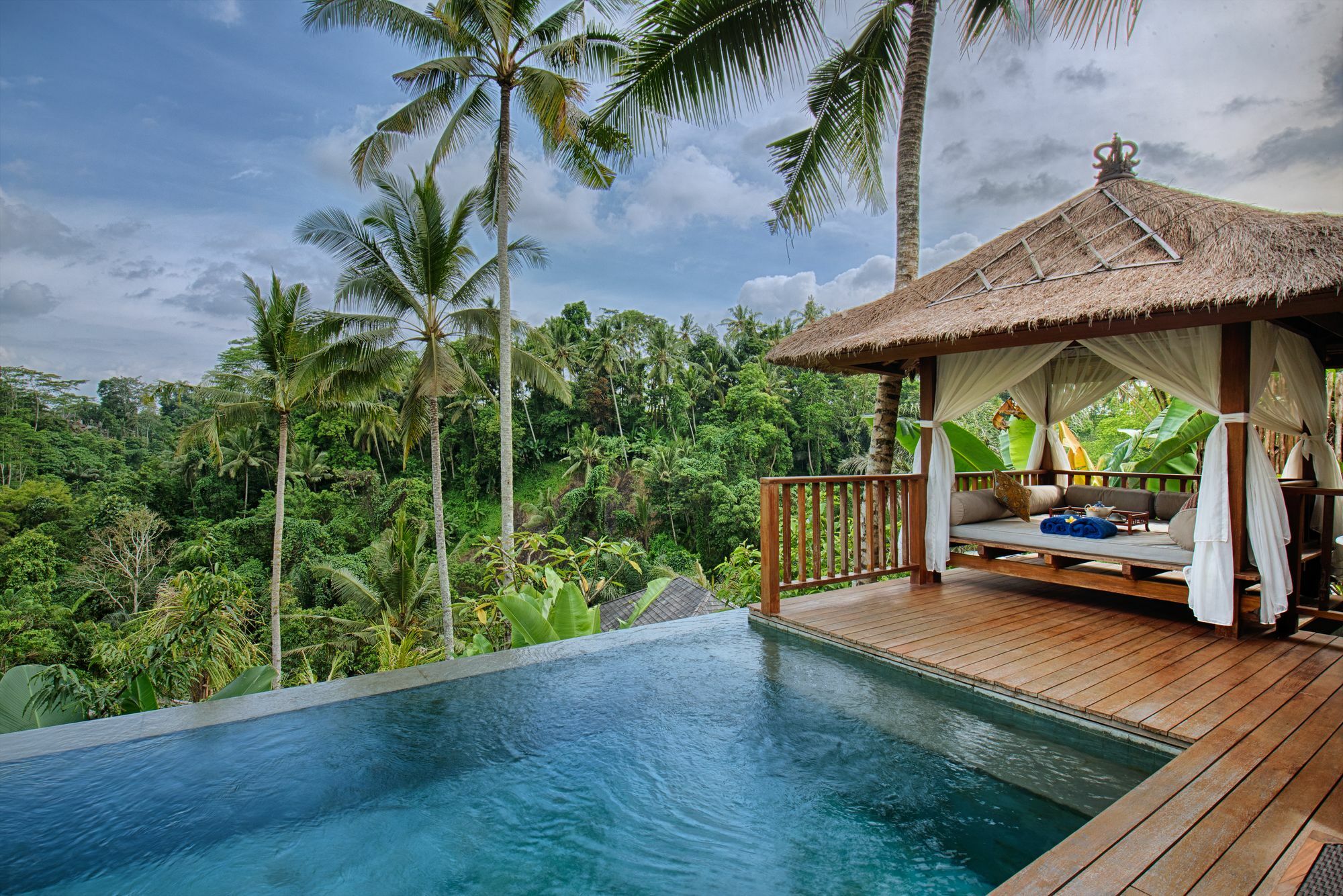 Natya Resort Ubud Екстер'єр фото An infinity pool at a resort in Bali, Indonesia